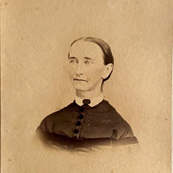 c1870 Antique CDV Old Woman Vignette CG Blatt Portrait Carte De Visite Photo - Picture 1 of 3